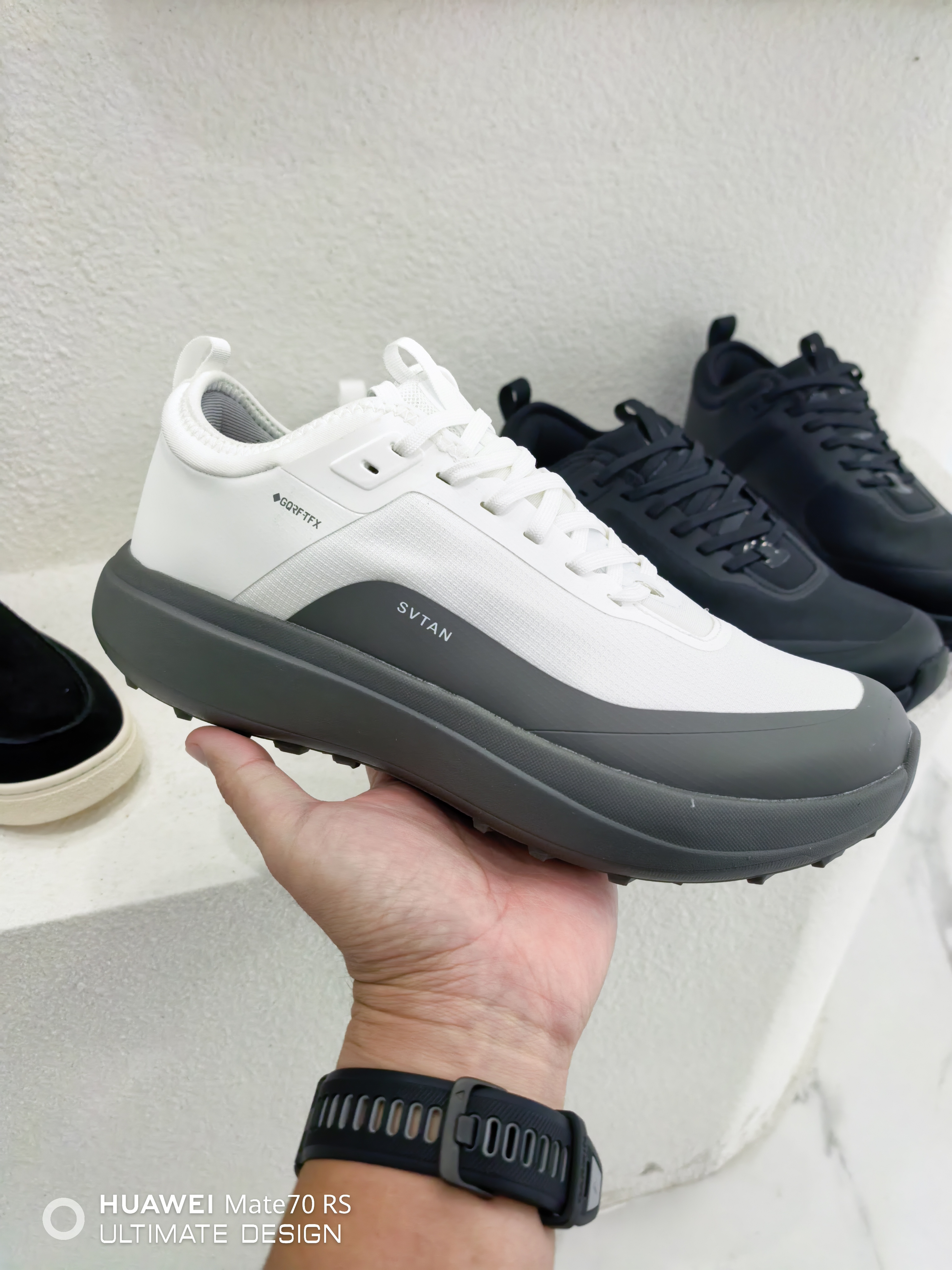 男士户外徒步透气轻便防滑防水减震休闲运动鞋