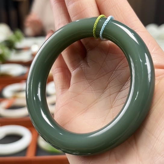 和田玉俄碧鸭蛋青特细起荧光53.3未镶嵌