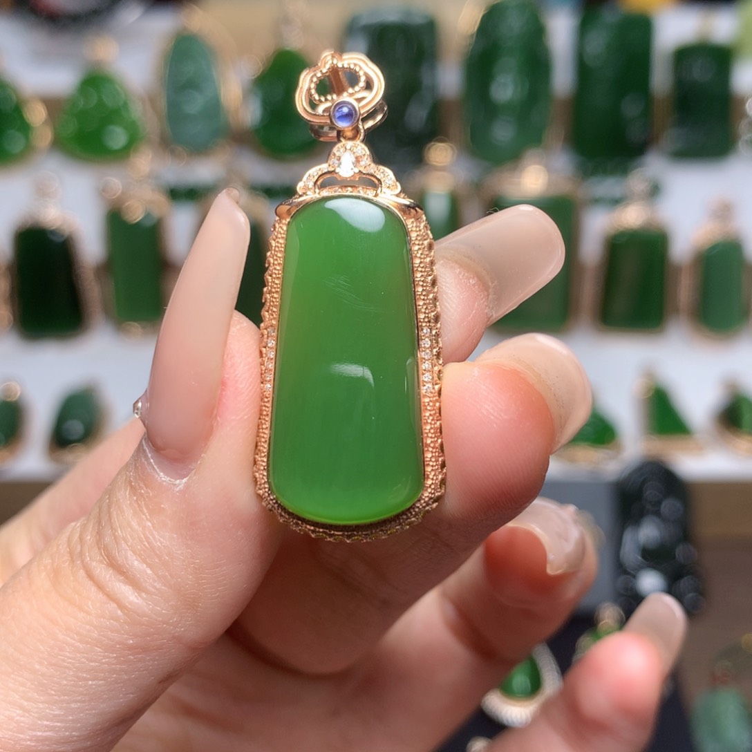 和田玉（碧玉）吊坠18K金镶嵌