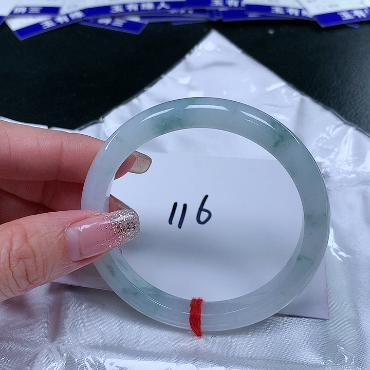 翡翠手镯未镶嵌翡翠手镯未镶嵌