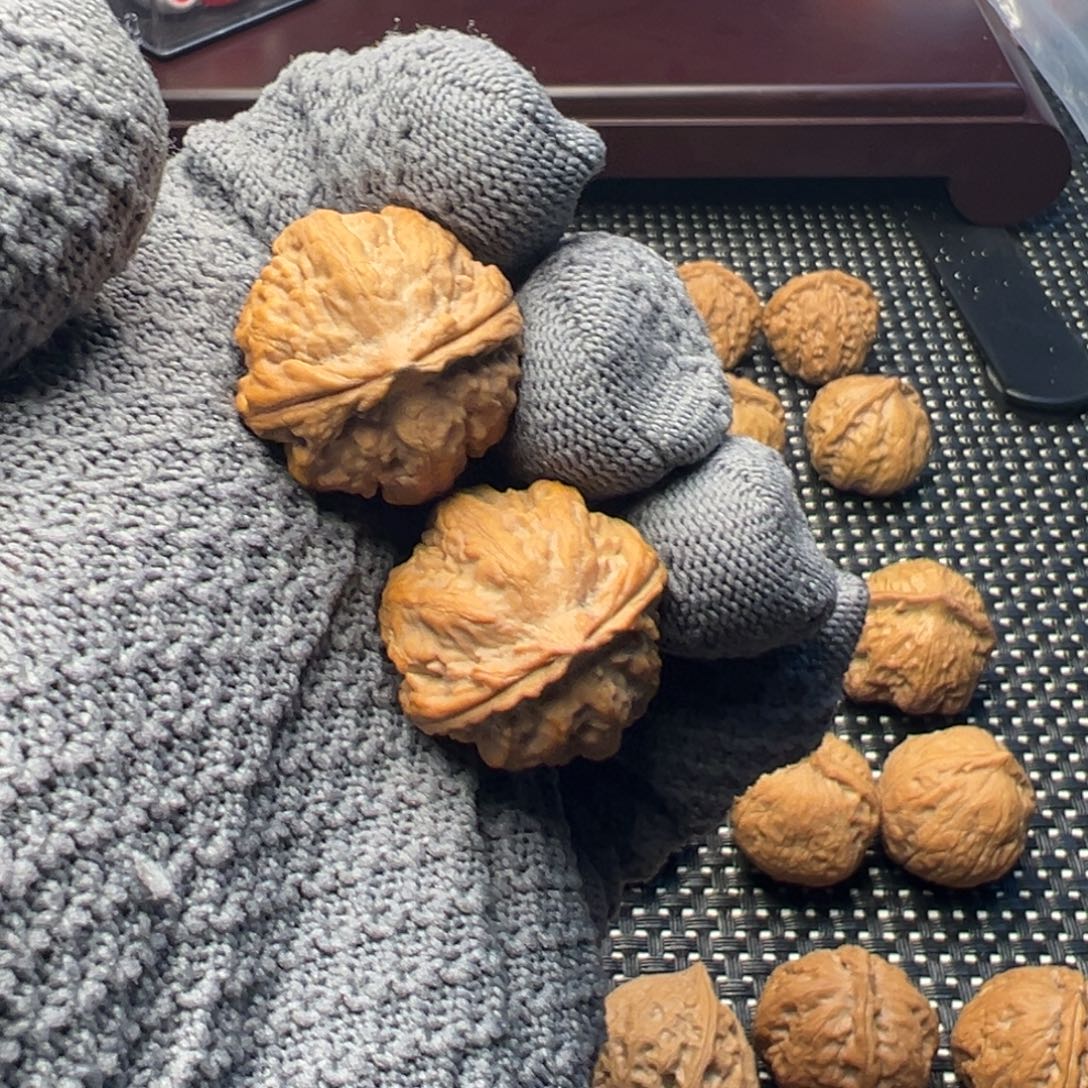 文玩核桃把件粗筋小八棱