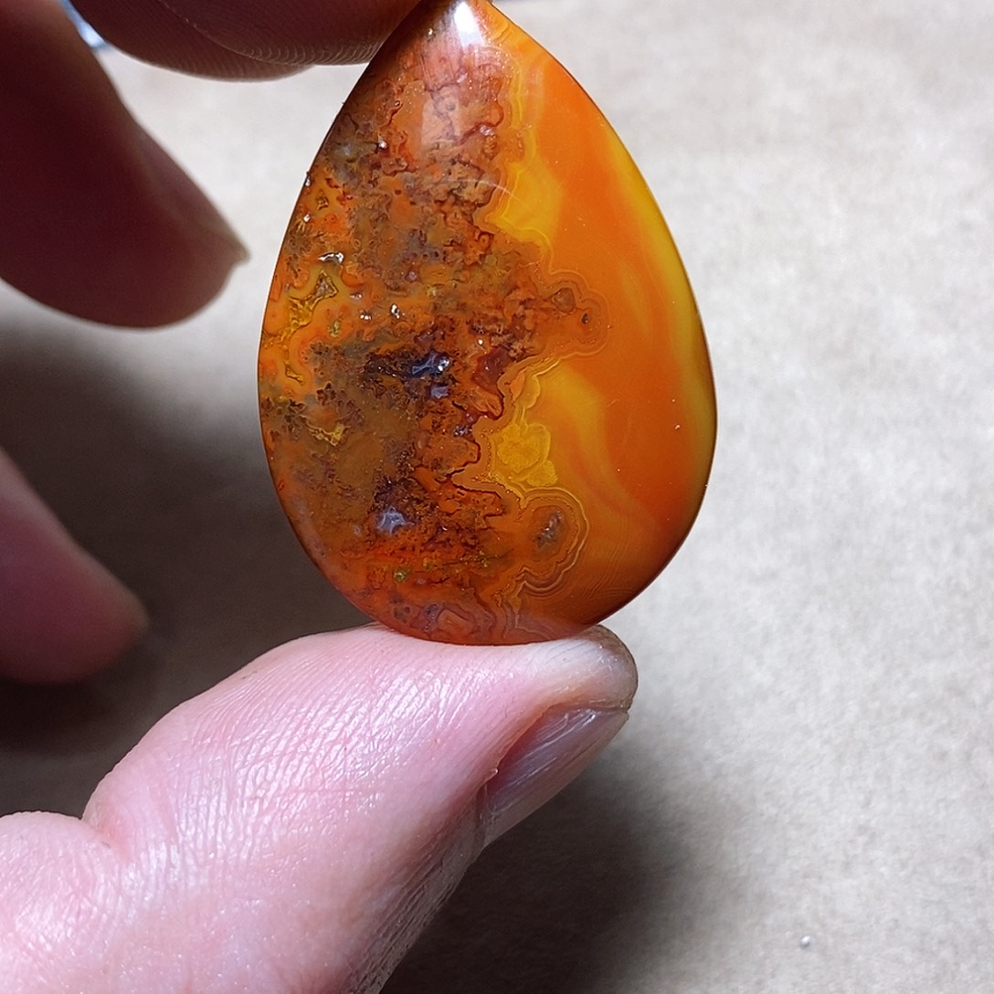 玛瑙/玉髓颈饰未镶嵌流**上