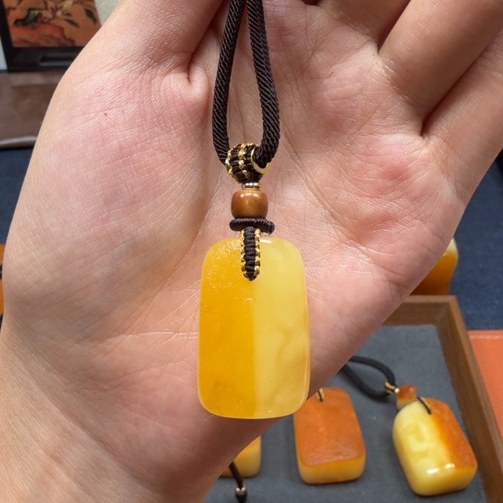 蜜蜡未镶嵌吊坠(赠链)