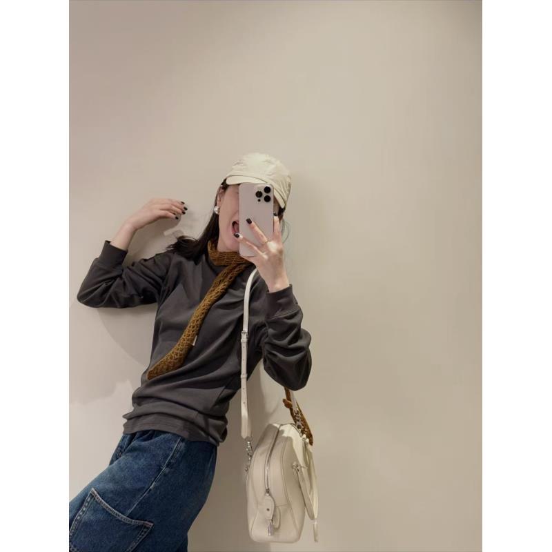 秋季茶褐色磨毛感圆领长袖 J25CX489