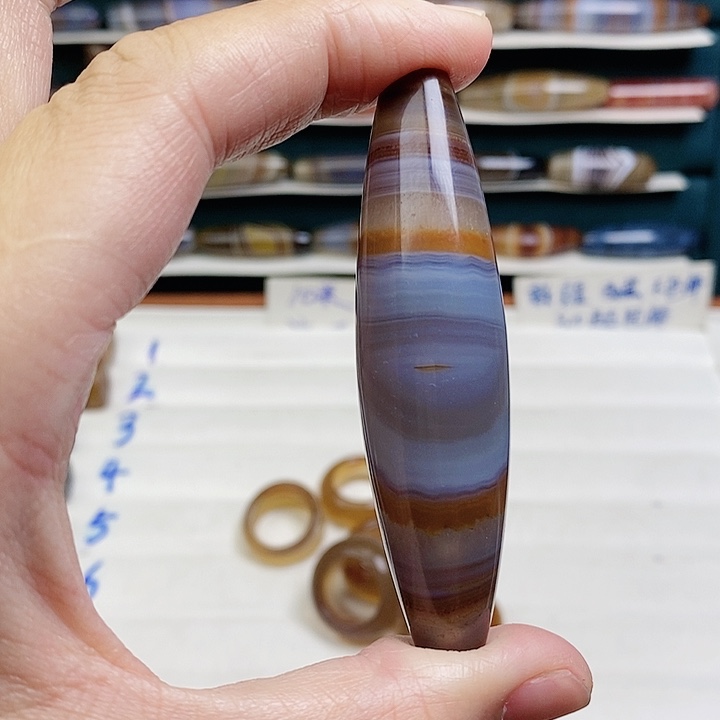 碳***。玛瑙/玉髓未镶嵌颈饰