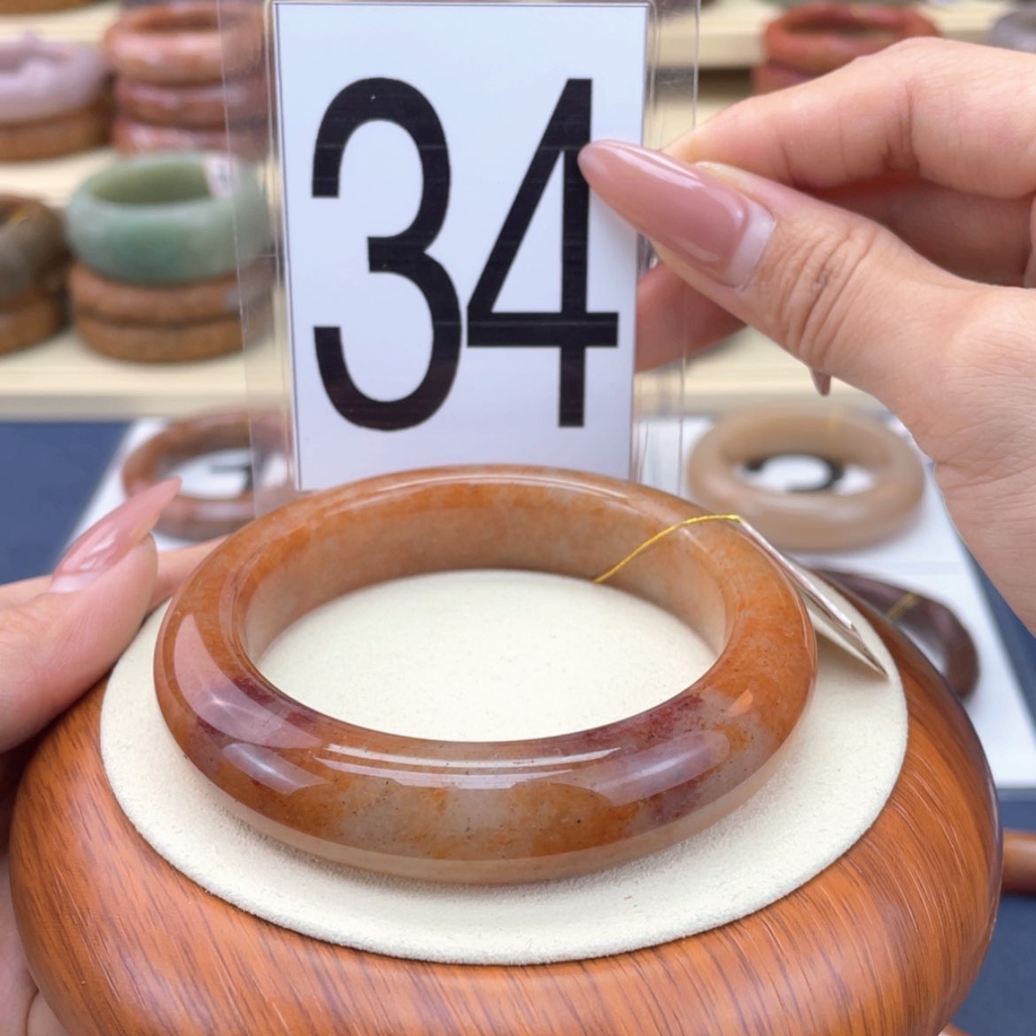 【闪购商品】石英质玉手镯未镶嵌