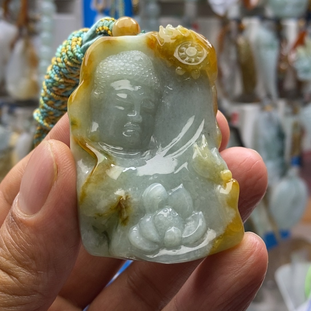 翡翠未镶嵌颈饰佛