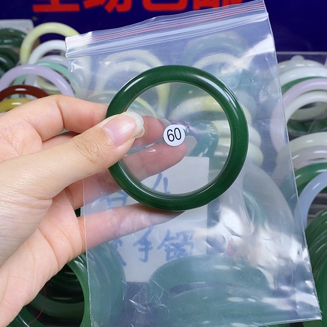 石英质玉手镯未镶嵌52