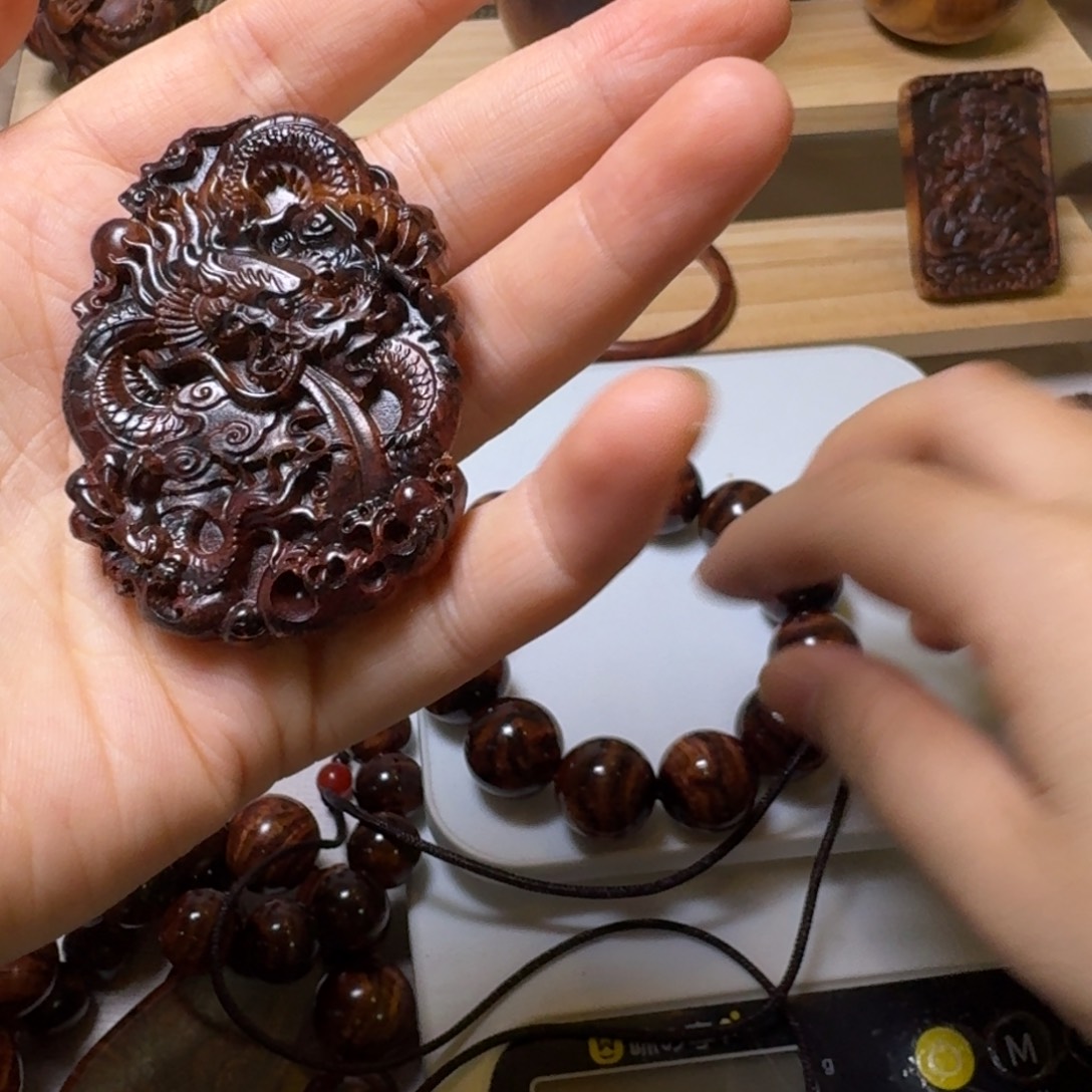 黄花梨/降香黄檀手串/手链海南黄花梨龙牌雕刻牌