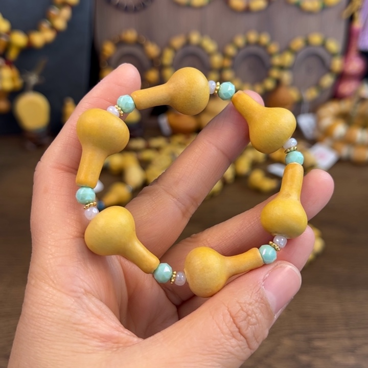 吹*风有颗小点点色皮葫芦娃兄弟