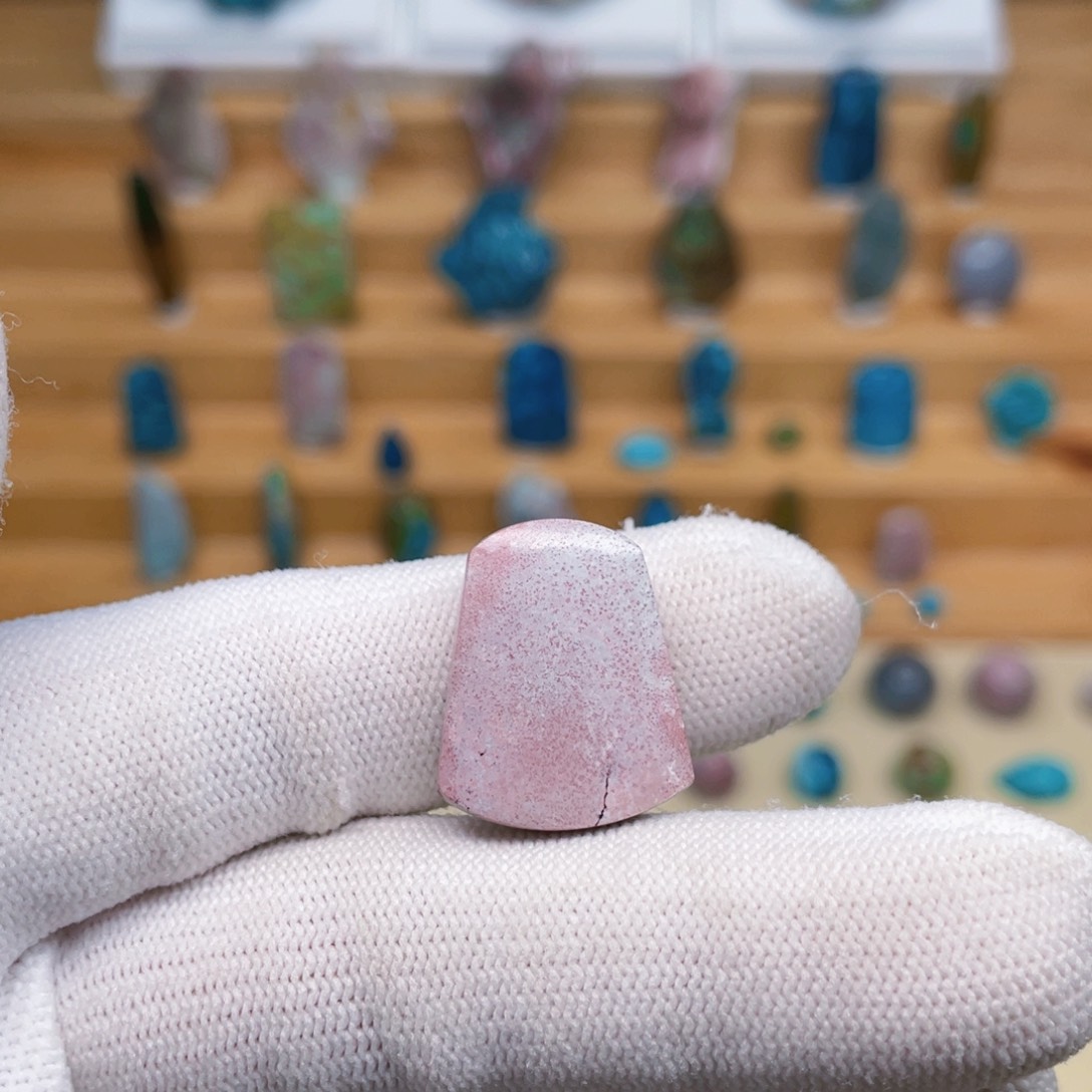 绿松石未镶嵌颈饰