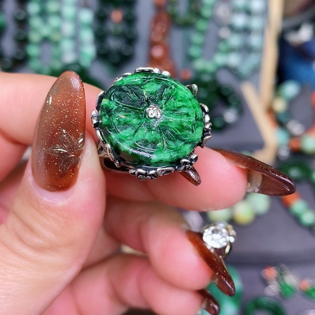 翡翠戒指银S925镶嵌漂亮美眉