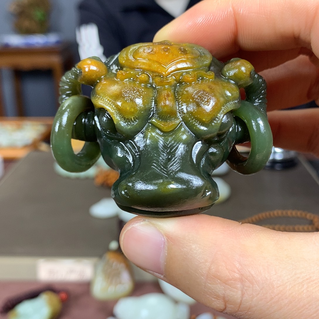 和田玉未镶嵌把件