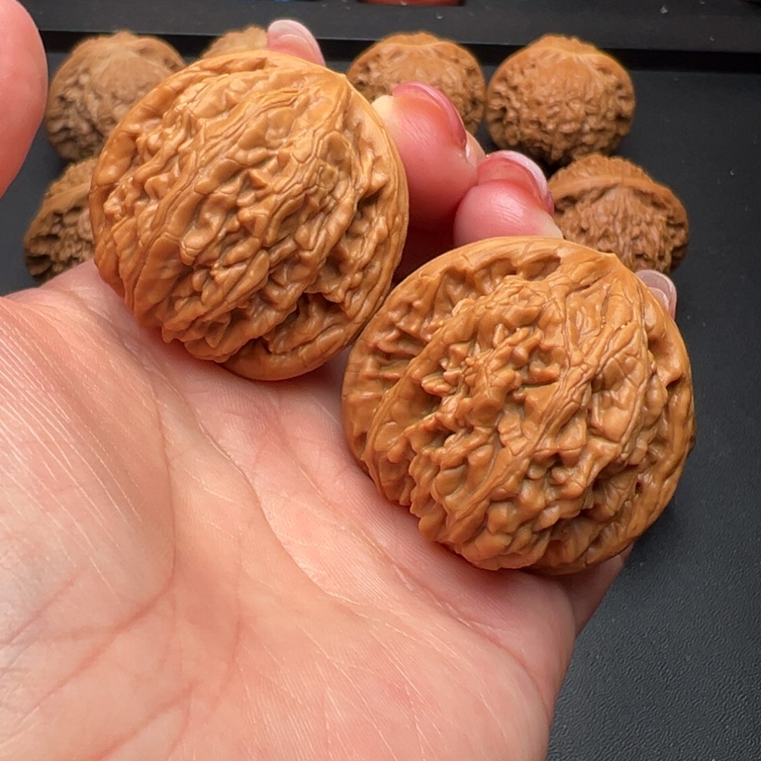 文玩核桃吊坠虎头王40