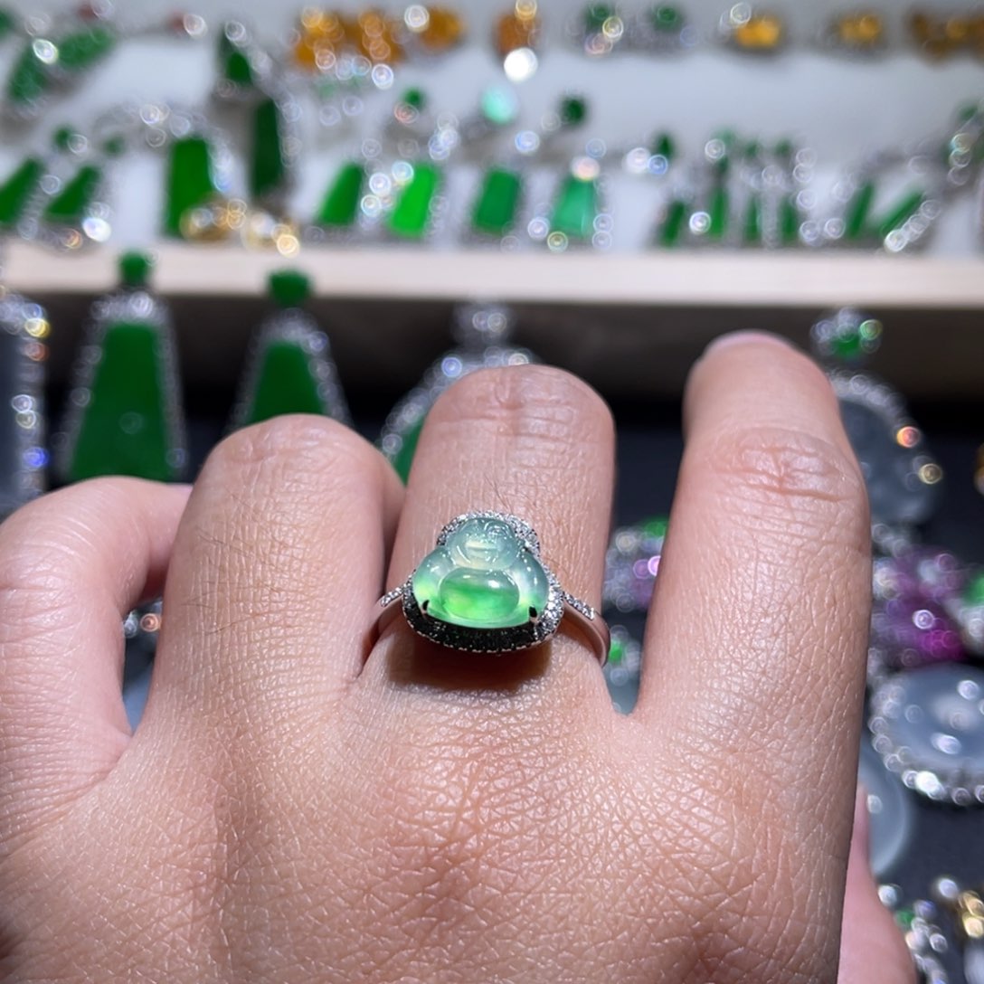 翡翠戒指18K金镶嵌飘阳绿佛公戒指