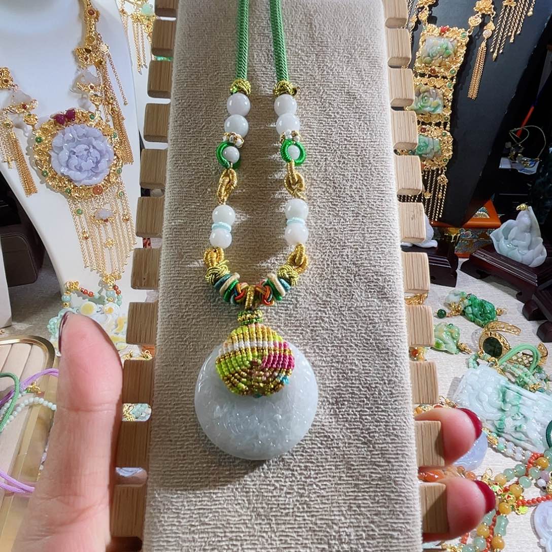 翡翠颈饰未镶嵌翡翠双面服扣套