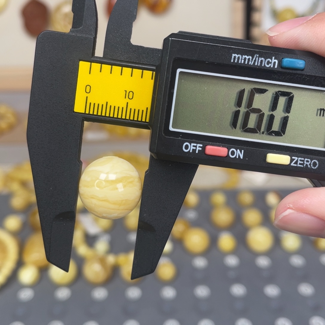 哈***喽琥珀未镶嵌裸石49号