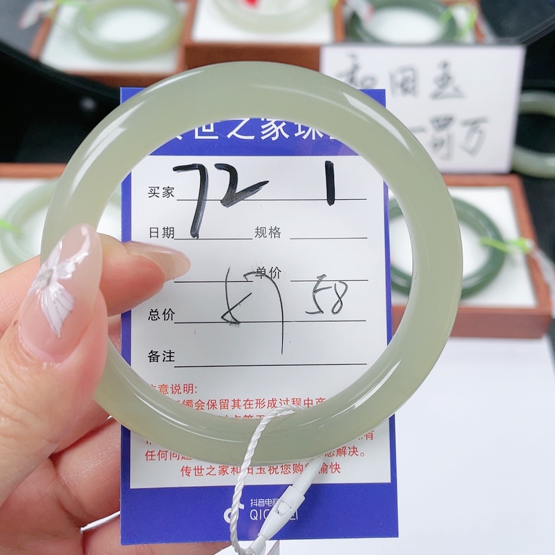 和田玉手镯未镶嵌