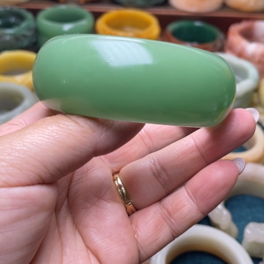 【闪购商品】石英质玉手镯未镶嵌