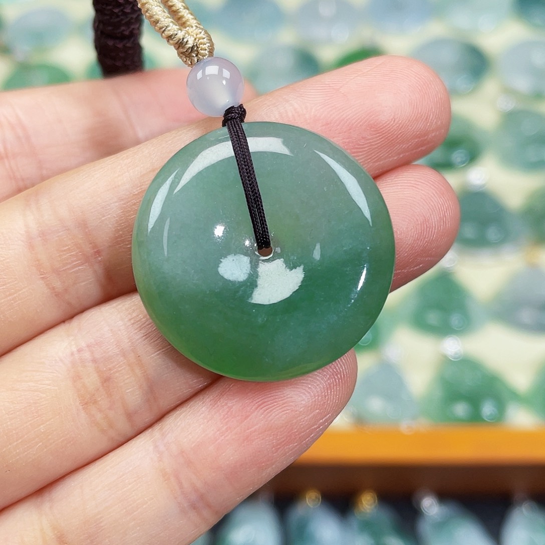 翡翠颈饰未镶嵌吊坠