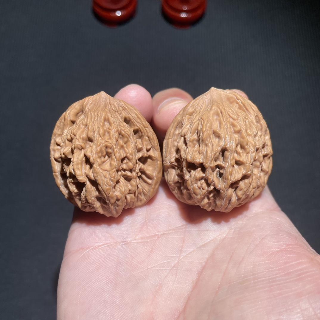 全品无修麦穗虎头文玩核桃粗棱纹路深黄蜡皮走色牛津红