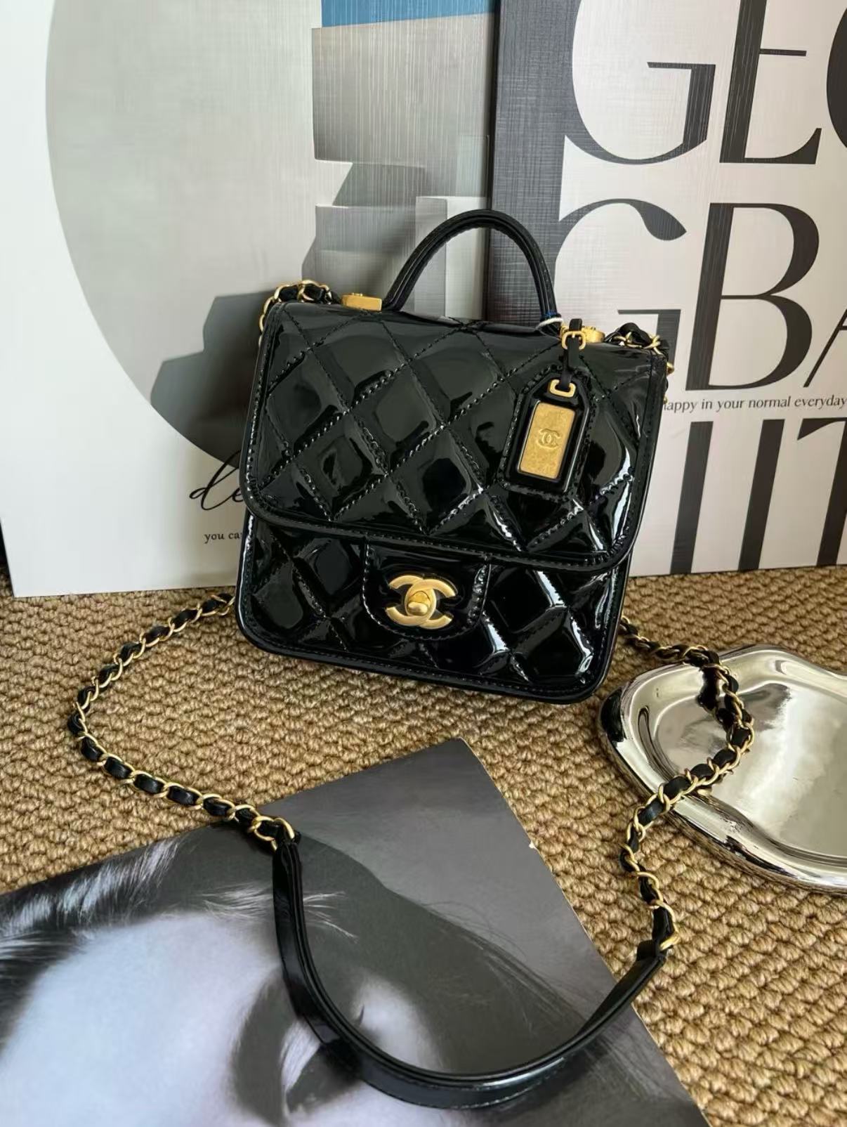 95新 Chanel/香奈儿 22k邮差豆腐包黑金漆皮芯片款/59165373