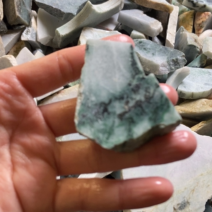 翡翠颈饰未镶嵌天然翡翠