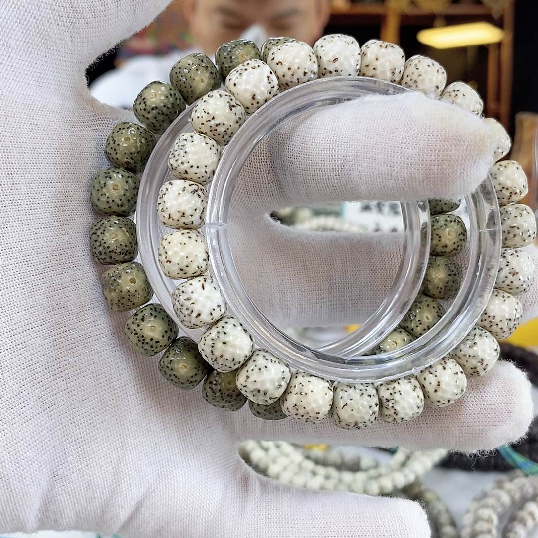 星月菩提手串阿**人星月菩提雕刻手串