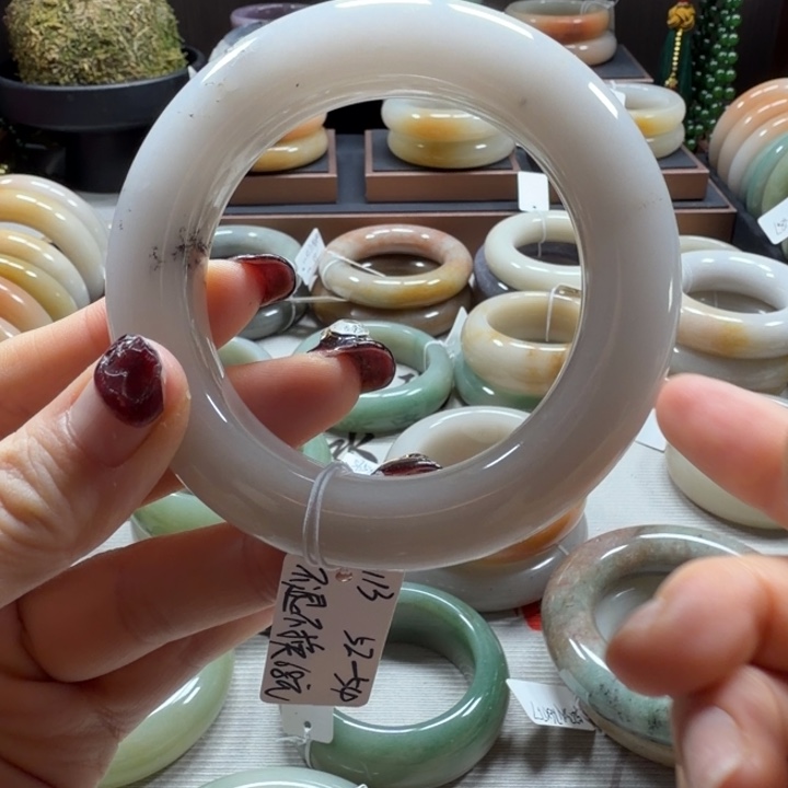 石英质玉未镶嵌手镯