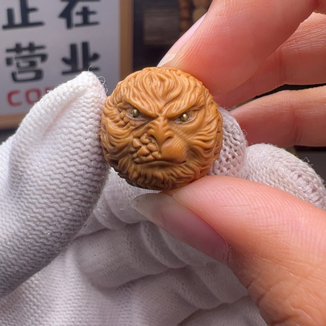 文玩核桃把件镶嵌款悟空18左右尺寸全品有正常封口线