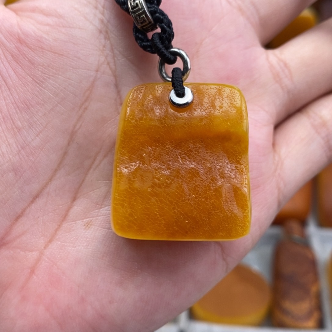琥珀吊坠(赠链)未镶嵌