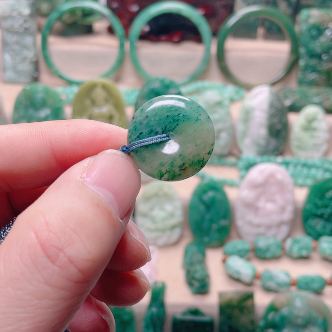 独山玉未镶嵌颈饰