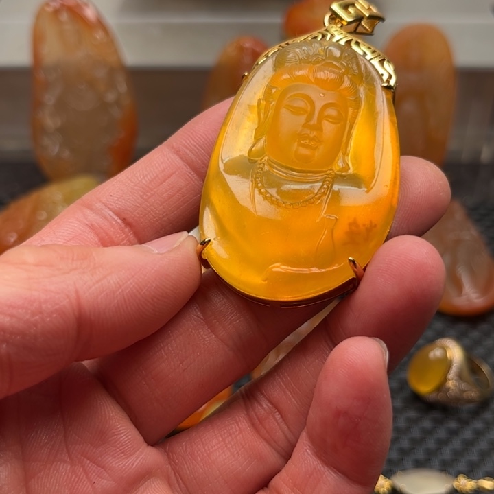 石英质玉颈饰未镶嵌可****冰