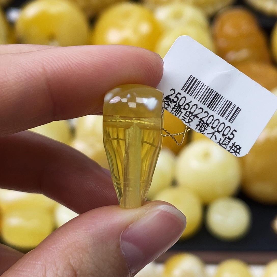 琥珀未镶嵌珠宝奇石10.8*10.7*24mm福利款三通