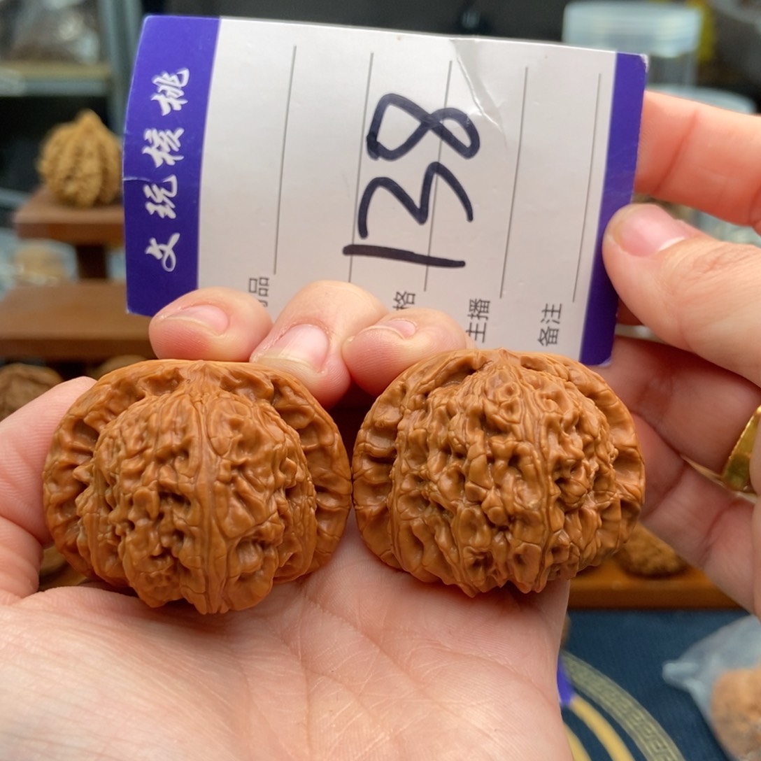 文玩核桃吊坠41白狮子