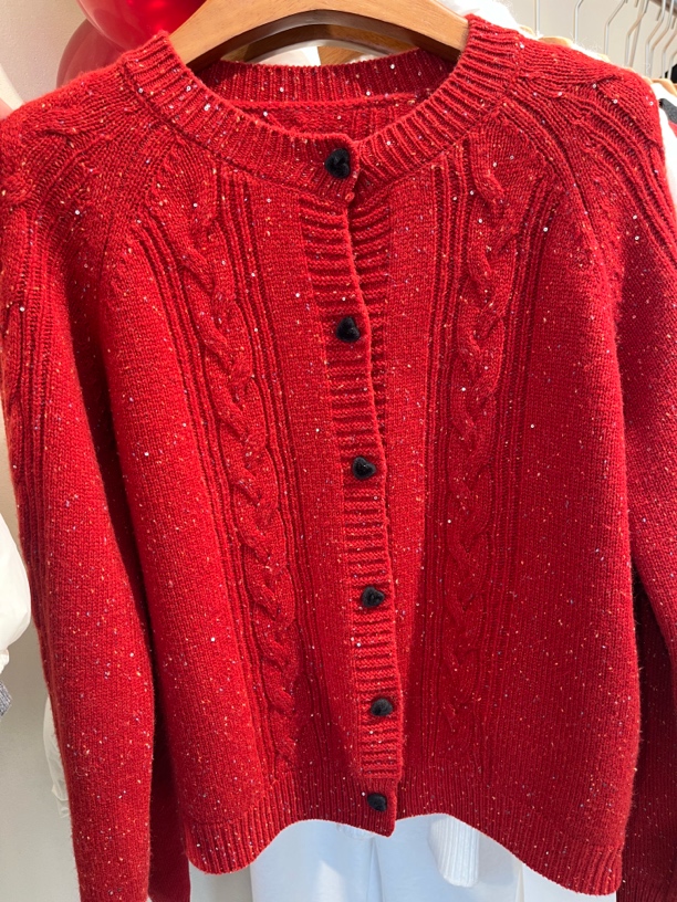 金丝开衫内搭红色