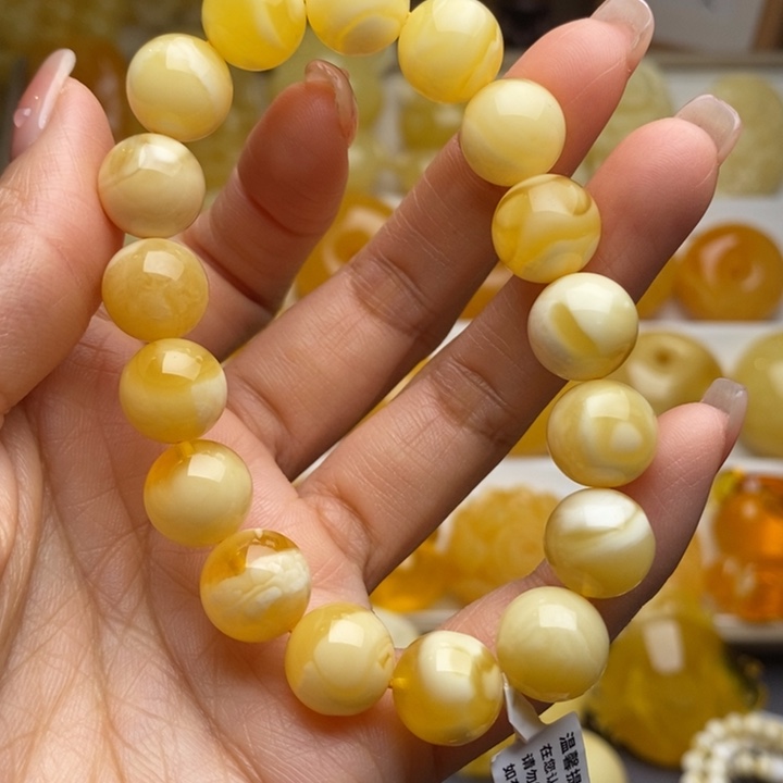 蜜蜡颈饰未镶嵌，