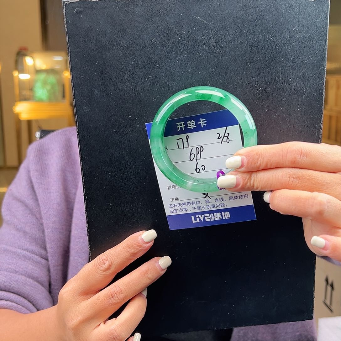 石英质玉手镯未镶嵌