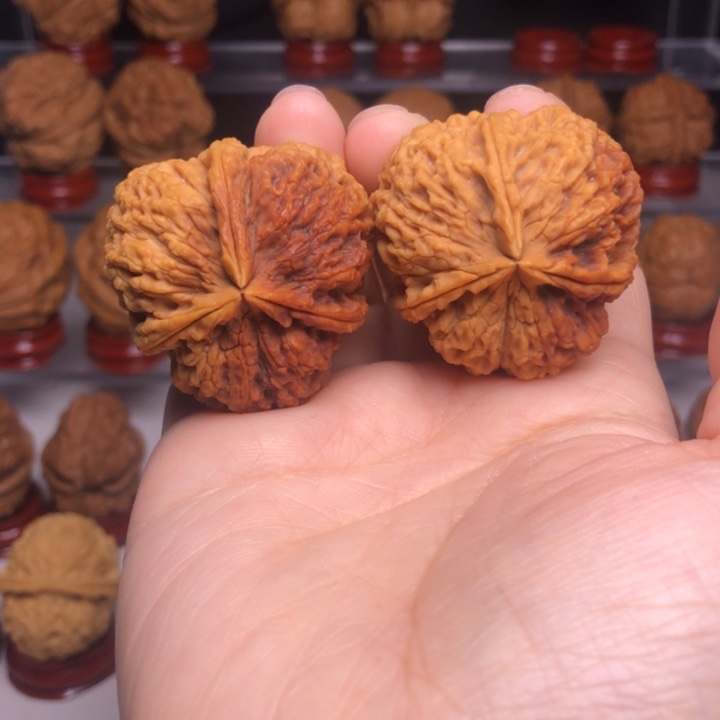 文玩核桃吊坠猪*朱3密石花中花