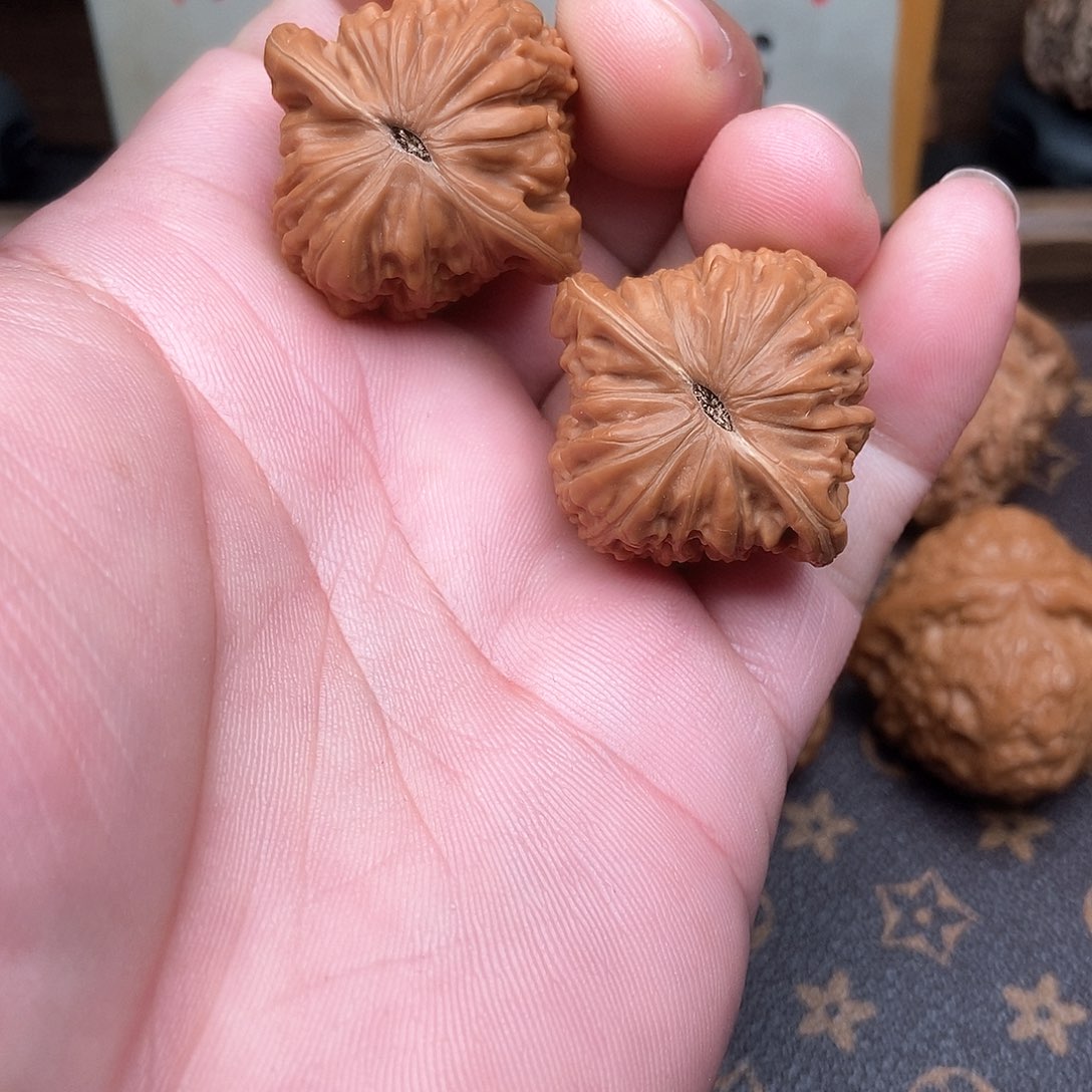 文玩核桃吊坠山地楼