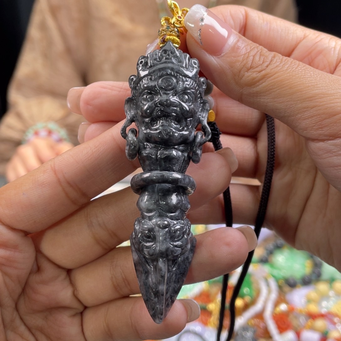 翡翠颈饰未镶嵌代编织