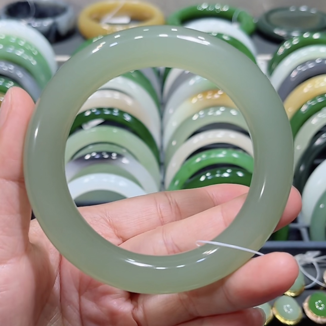 和田玉高冰起荧光绿晴水手镯57-58圈口（胖圆）