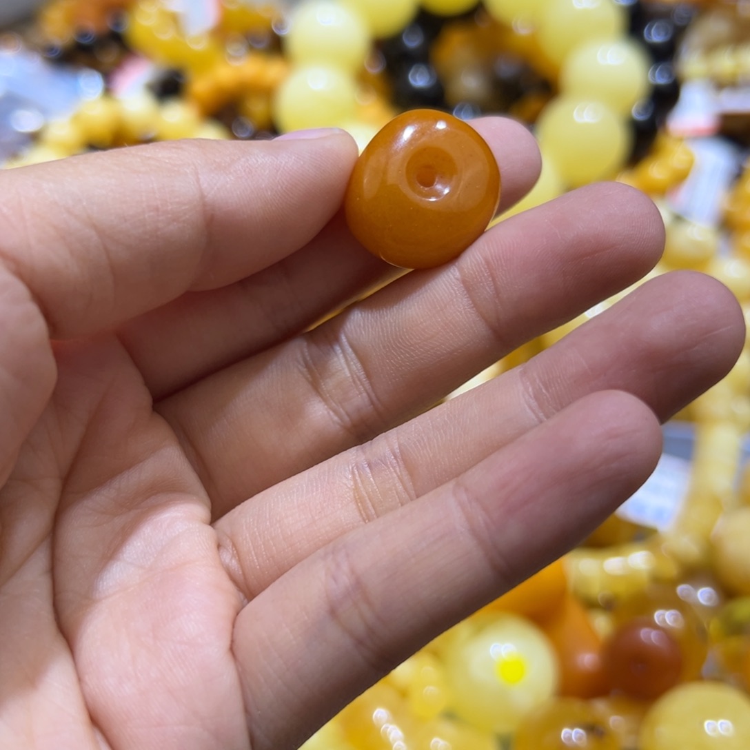 琥珀珠宝奇石未镶嵌