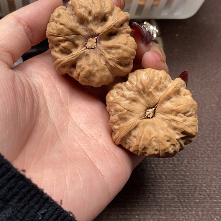 文玩核桃吊坠蛤蟆头微修