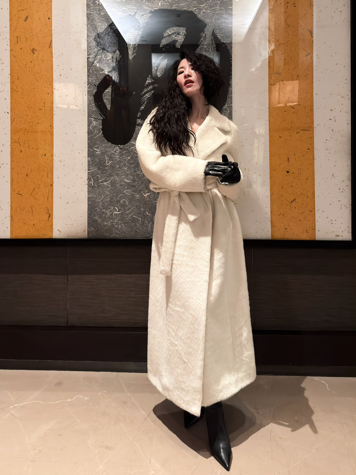 MIRROR 【涛姐精选】 玫瑰丽人高定白色苏力羊驼绒大衣