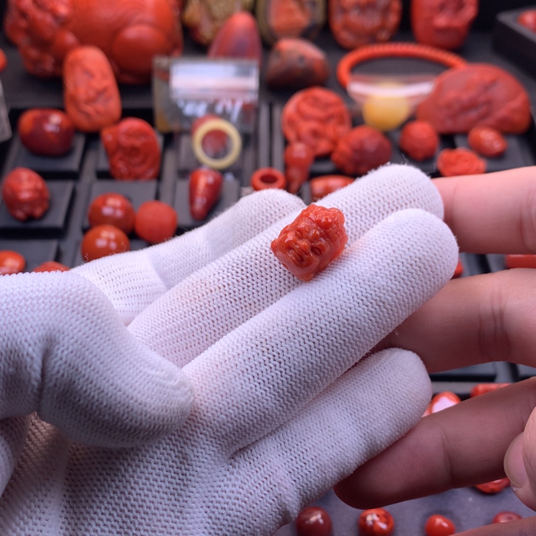 南红玛瑙未镶嵌精工雕刻柿子红黄财神背云12.5mm