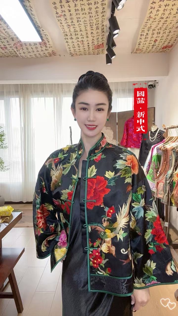 手绣牡丹超好看黑色满绣外套