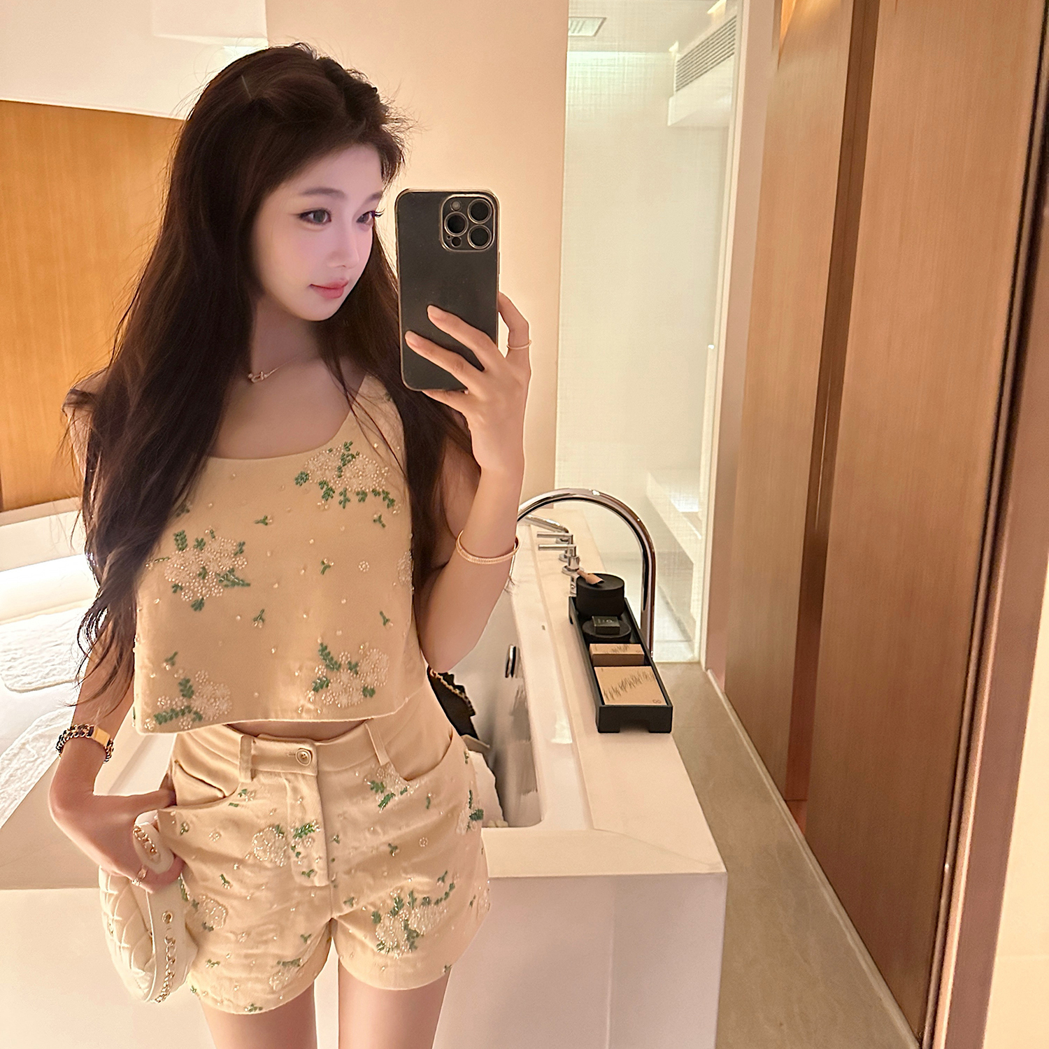 "富家女私服"漂亮是一种感觉~高配miu重工刺绣钉珠-时尚套装