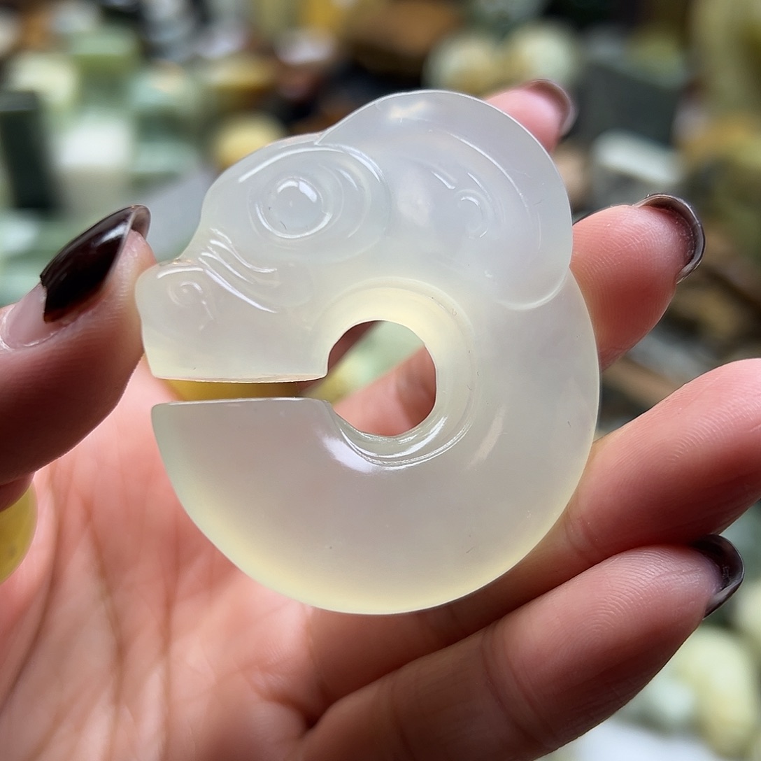 岫玉未镶嵌颈饰岫玉玉猪龙