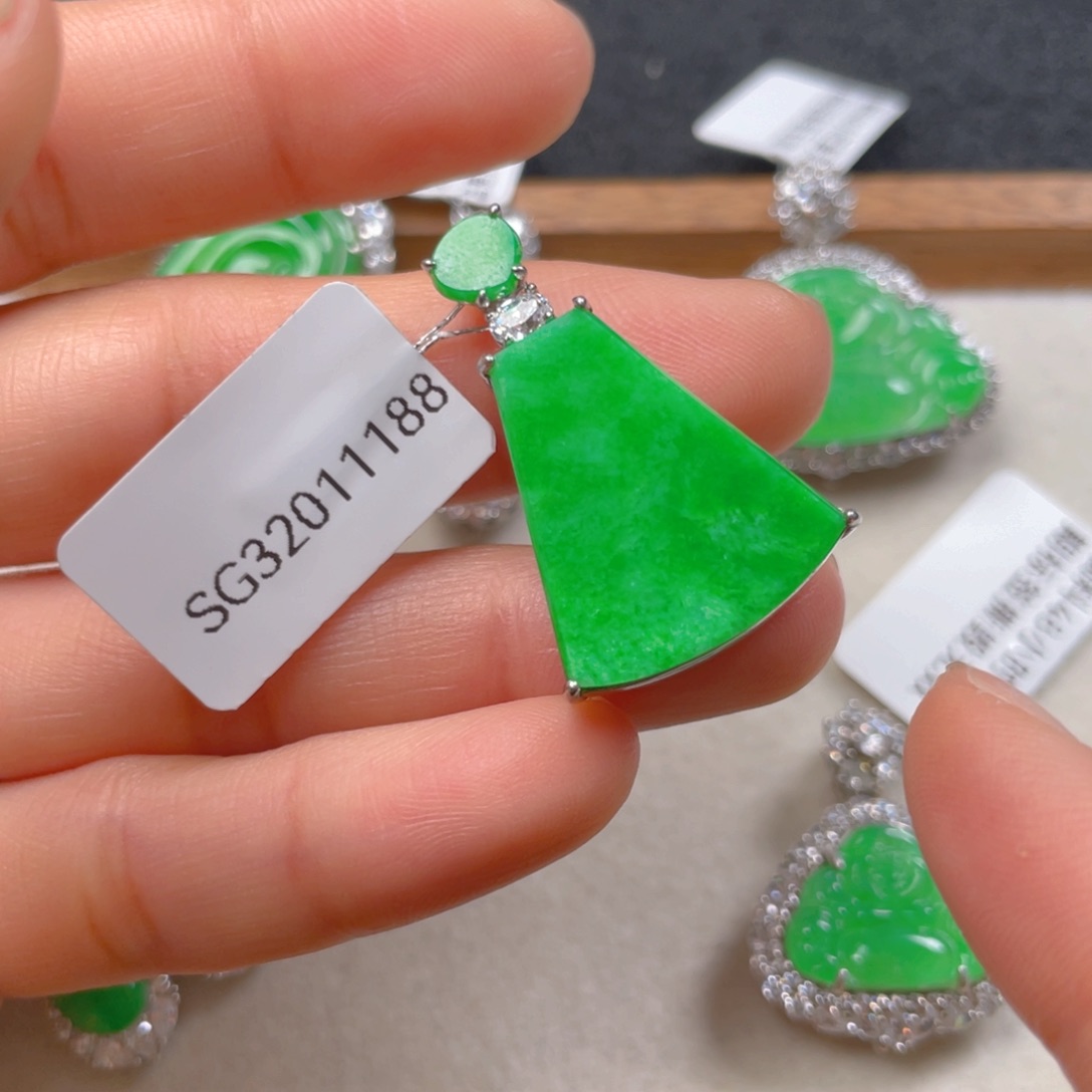 翡翠颈饰银S925镶嵌翡翠